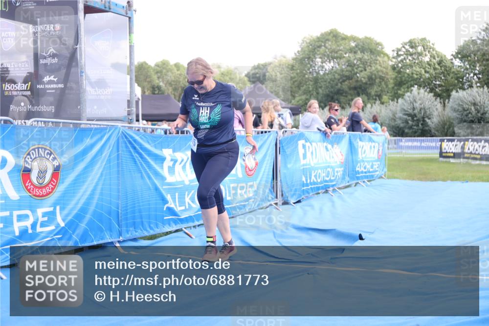 25.08.2024 - Elbe Triathlon Hamburg H.Heesch http://msf.ph/oto/6881773 25.08.2024 12:38:12 Ziel 1675 meine-sportfotos.de
