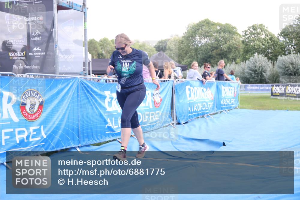 25.08.2024 - Elbe Triathlon Hamburg H.Heesch http://msf.ph/oto/6881775 25.08.2024 12:38:12 Ziel 1675 meine-sportfotos.de