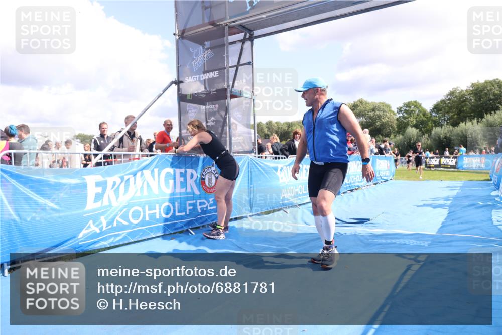 25.08.2024 - Elbe Triathlon Hamburg H.Heesch http://msf.ph/oto/6881781 25.08.2024 11:57:35 Ziel 676, 1426, 1517, 1544, 1564 meine-sportfotos.de