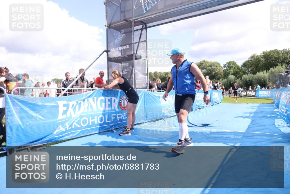 25.08.2024 - Elbe Triathlon Hamburg H.Heesch http://msf.ph/oto/6881783 25.08.2024 11:57:35 Ziel 676, 1426, 1517, 1544, 1564 meine-sportfotos.de