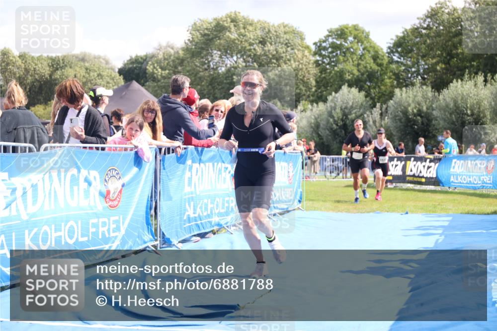 25.08.2024 - Elbe Triathlon Hamburg H.Heesch http://msf.ph/oto/6881788 25.08.2024 11:57:38 Ziel 676, 1426, 1517, 1544, 1564 meine-sportfotos.de