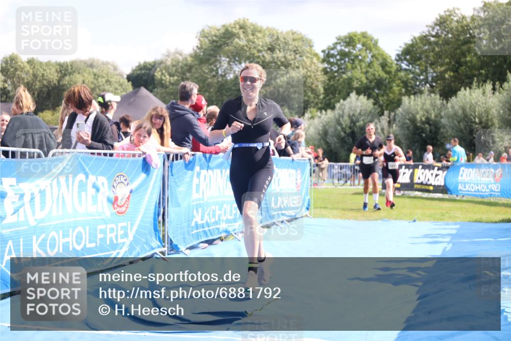 25.08.2024 - Elbe Triathlon Hamburg H.Heesch http://msf.ph/oto/6881792 25.08.2024 11:57:38 Ziel 676, 1426, 1517, 1544, 1564 meine-sportfotos.de