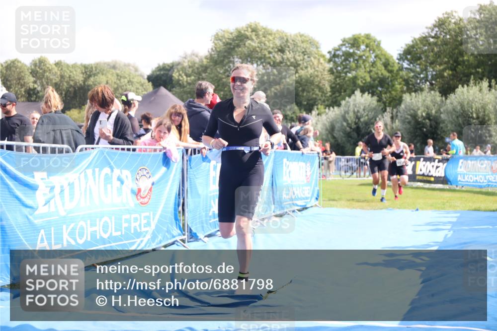 25.08.2024 - Elbe Triathlon Hamburg H.Heesch http://msf.ph/oto/6881798 25.08.2024 11:57:38 Ziel 676, 1426, 1517, 1544, 1564 meine-sportfotos.de