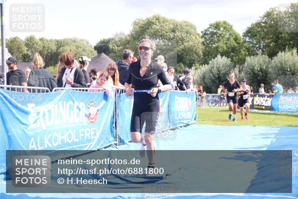 25.08.2024 - Elbe Triathlon Hamburg H.Heesch http://msf.ph/oto/6881800 25.08.2024 11:57:39 Ziel 676, 1426, 1517, 1544 meine-sportfotos.de