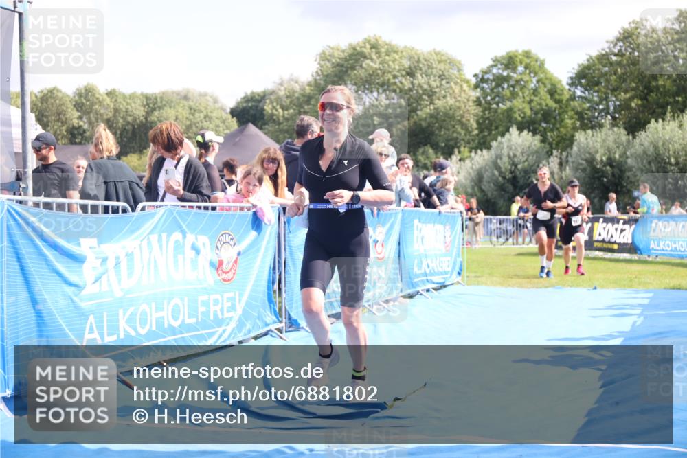 25.08.2024 - Elbe Triathlon Hamburg H.Heesch http://msf.ph/oto/6881802 25.08.2024 11:57:39 Ziel 676, 1426, 1517, 1544 meine-sportfotos.de