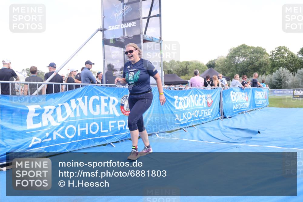 25.08.2024 - Elbe Triathlon Hamburg H.Heesch http://msf.ph/oto/6881803 25.08.2024 12:38:13 Ziel 1675 meine-sportfotos.de
