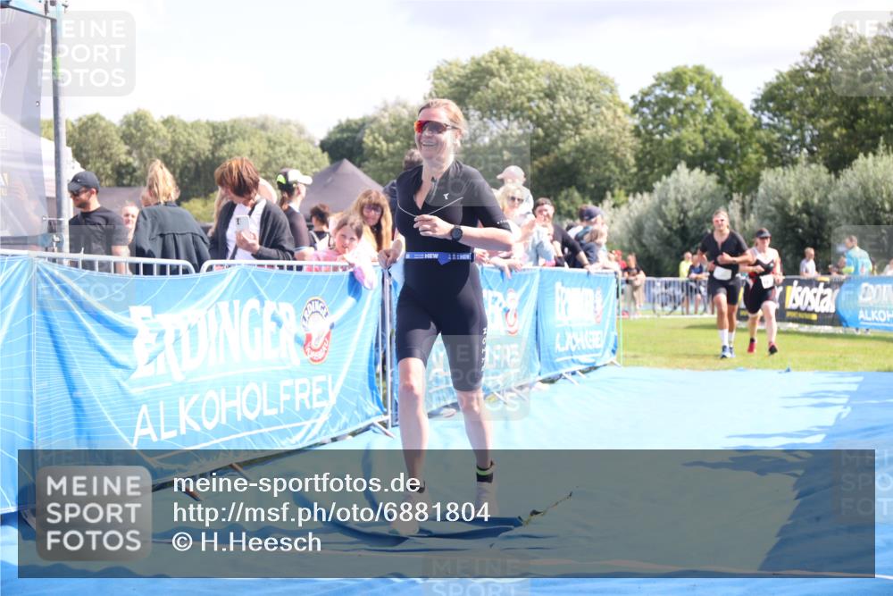 25.08.2024 - Elbe Triathlon Hamburg H.Heesch http://msf.ph/oto/6881804 25.08.2024 11:57:39 Ziel 676, 1426, 1517, 1544 meine-sportfotos.de