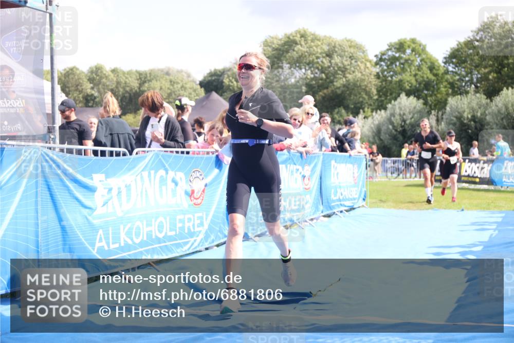 25.08.2024 - Elbe Triathlon Hamburg H.Heesch http://msf.ph/oto/6881806 25.08.2024 11:57:39 Ziel 676, 1426, 1517, 1544 meine-sportfotos.de