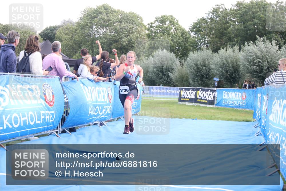 25.08.2024 - Elbe Triathlon Hamburg H.Heesch http://msf.ph/oto/6881816 25.08.2024 12:38:48 Ziel 1736 meine-sportfotos.de