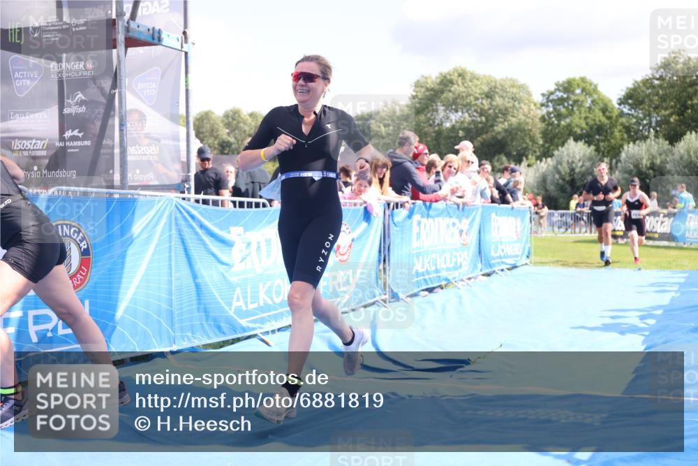 25.08.2024 - Elbe Triathlon Hamburg H.Heesch http://msf.ph/oto/6881819 25.08.2024 11:57:39 Ziel 676, 1426, 1517, 1544 meine-sportfotos.de
