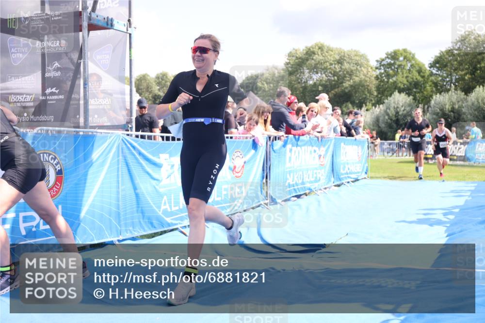 25.08.2024 - Elbe Triathlon Hamburg H.Heesch http://msf.ph/oto/6881821 25.08.2024 11:57:39 Ziel 676, 1426, 1517, 1544 meine-sportfotos.de