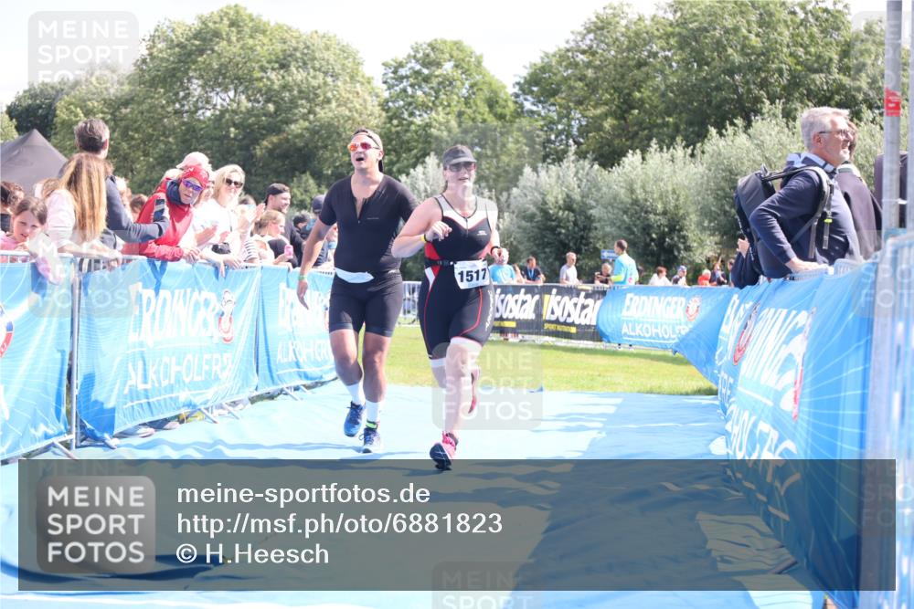 25.08.2024 - Elbe Triathlon Hamburg H.Heesch http://msf.ph/oto/6881823 25.08.2024 11:57:41 Ziel 676, 1517, 1544 meine-sportfotos.de