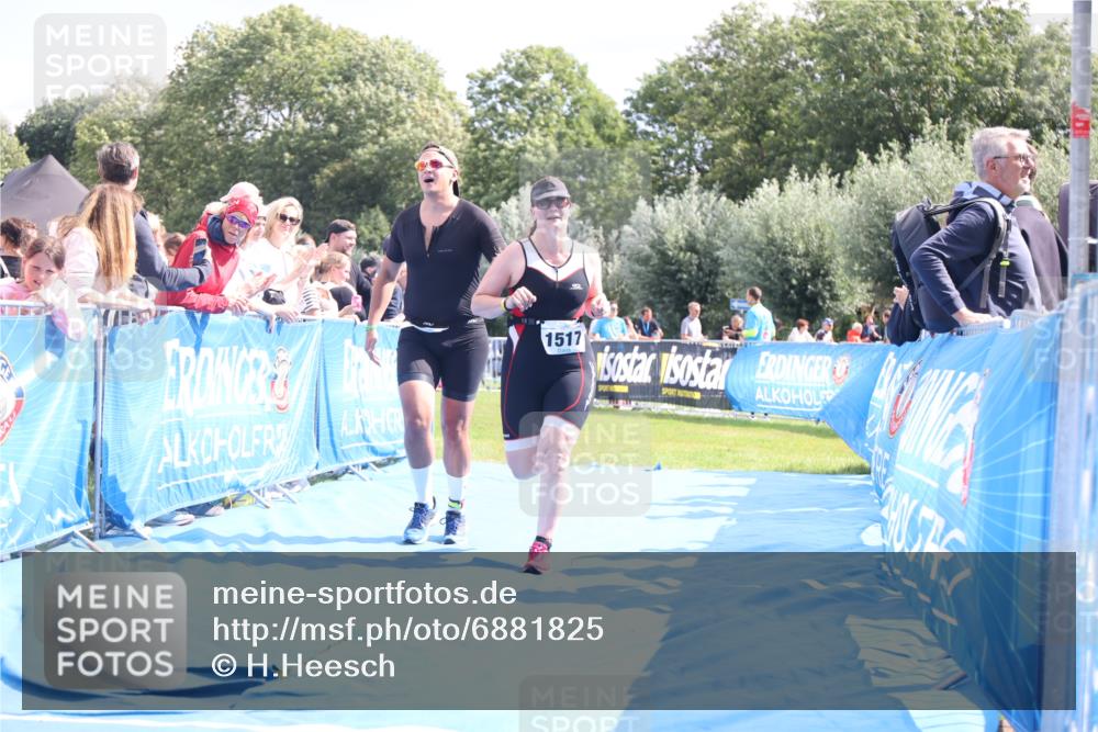 25.08.2024 - Elbe Triathlon Hamburg H.Heesch http://msf.ph/oto/6881825 25.08.2024 11:57:41 Ziel 676, 1517, 1544 meine-sportfotos.de