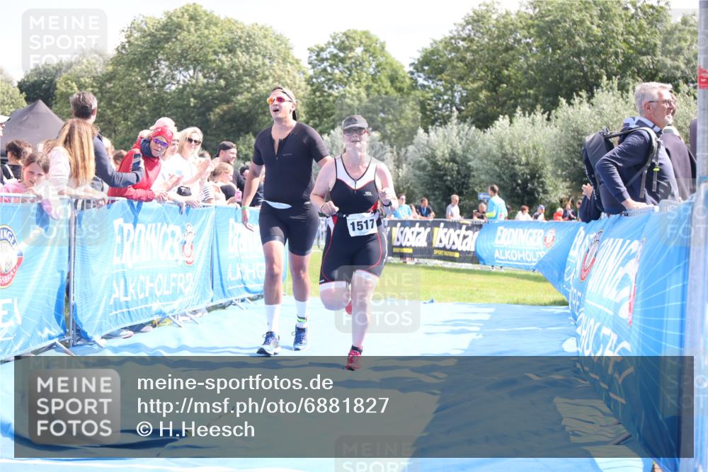 25.08.2024 - Elbe Triathlon Hamburg H.Heesch http://msf.ph/oto/6881827 25.08.2024 11:57:42 Ziel 676, 1517, 1544 meine-sportfotos.de