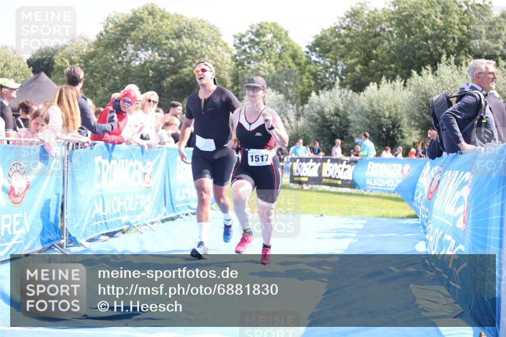 25.08.2024 - Elbe Triathlon Hamburg H.Heesch http://msf.ph/oto/6881830 25.08.2024 11:57:42 Ziel 676, 1517, 1544 meine-sportfotos.de