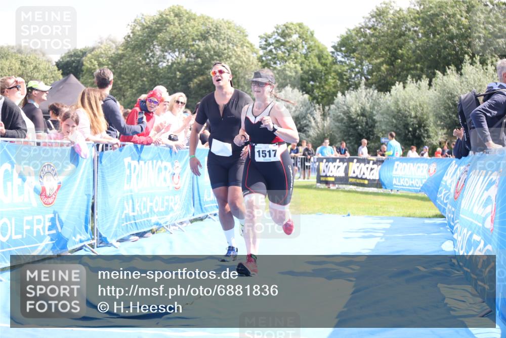 25.08.2024 - Elbe Triathlon Hamburg H.Heesch http://msf.ph/oto/6881836 25.08.2024 11:57:42 Ziel 676, 1517, 1544 meine-sportfotos.de