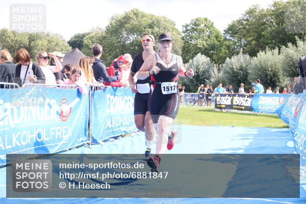 25.08.2024 - Elbe Triathlon Hamburg H.Heesch http://msf.ph/oto/6881847 25.08.2024 11:57:42 Ziel 676, 1517, 1544 meine-sportfotos.de