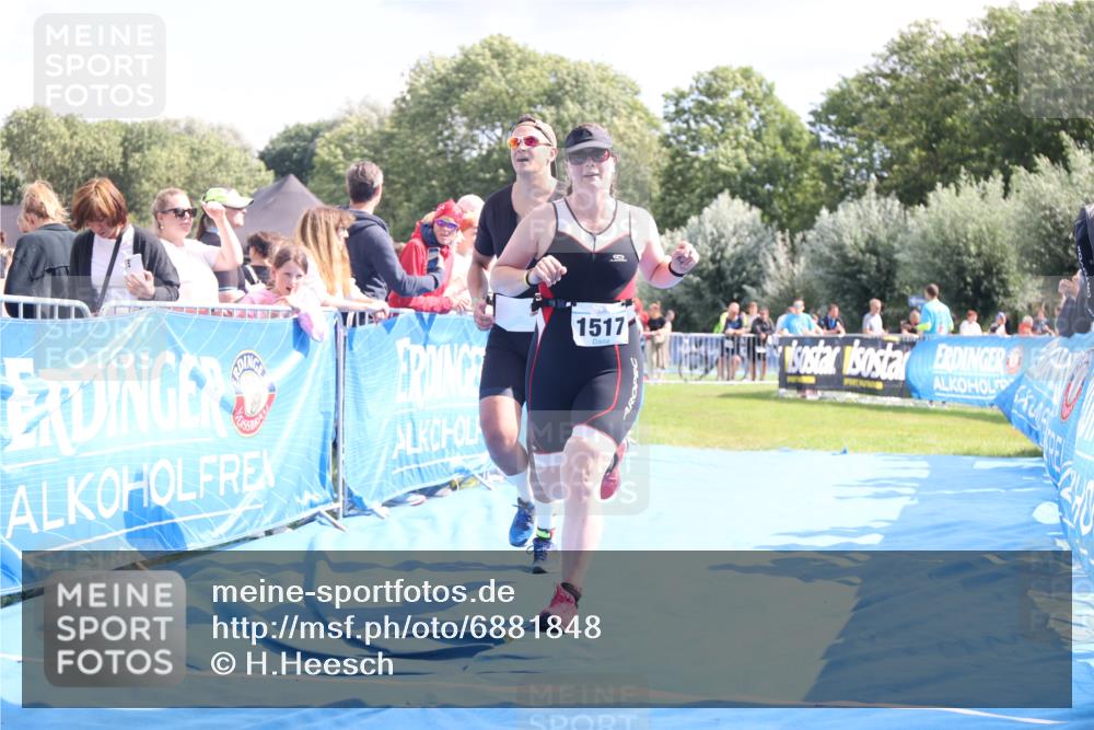 25.08.2024 - Elbe Triathlon Hamburg H.Heesch http://msf.ph/oto/6881848 25.08.2024 11:57:42 Ziel 676, 1517, 1544 meine-sportfotos.de