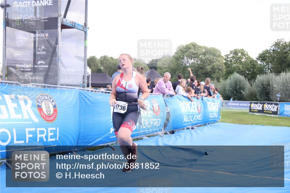 25.08.2024 - Elbe Triathlon Hamburg H.Heesch http://msf.ph/oto/6881852 25.08.2024 12:38:49 Ziel 1736 meine-sportfotos.de