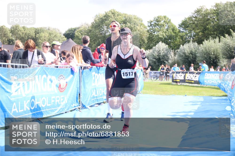 25.08.2024 - Elbe Triathlon Hamburg H.Heesch http://msf.ph/oto/6881853 25.08.2024 11:57:42 Ziel 676, 1517, 1544 meine-sportfotos.de
