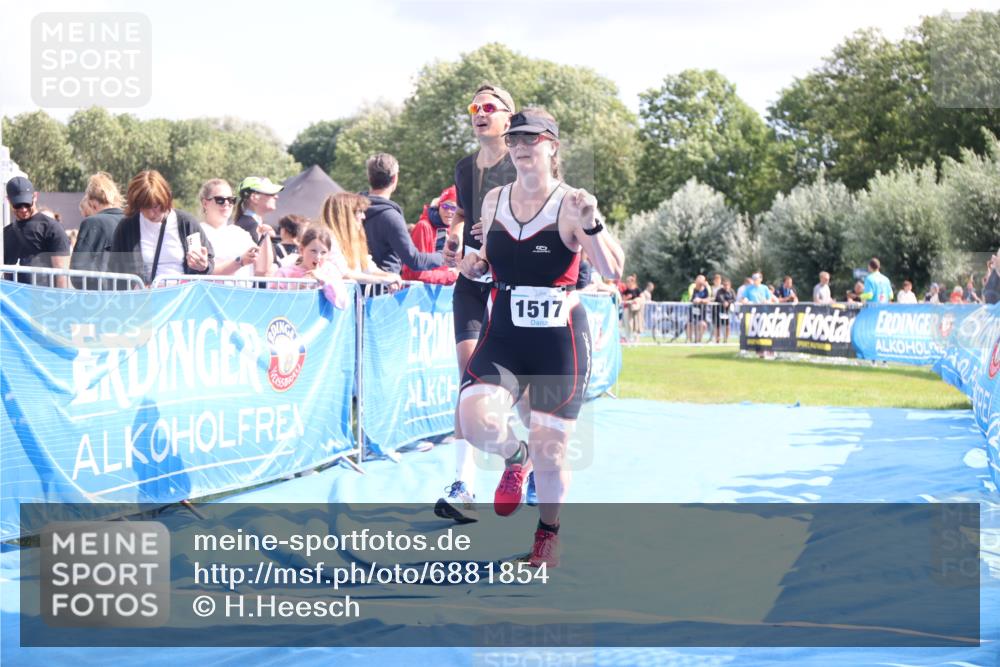 25.08.2024 - Elbe Triathlon Hamburg H.Heesch http://msf.ph/oto/6881854 25.08.2024 11:57:42 Ziel 676, 1517, 1544 meine-sportfotos.de
