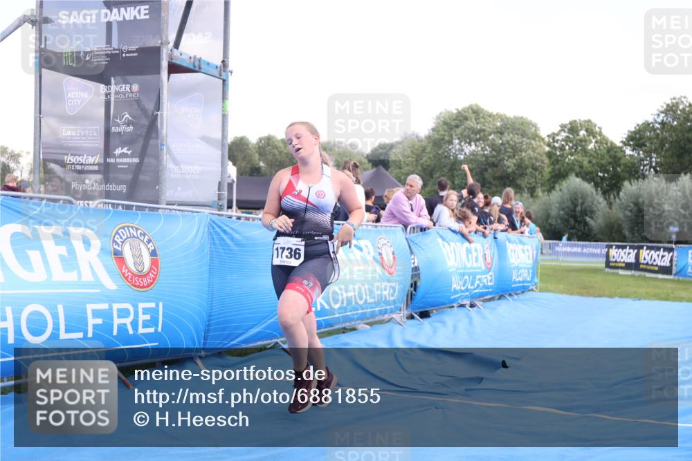 25.08.2024 - Elbe Triathlon Hamburg H.Heesch http://msf.ph/oto/6881855 25.08.2024 12:38:49 Ziel 1736 meine-sportfotos.de