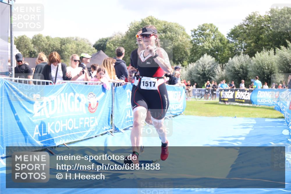 25.08.2024 - Elbe Triathlon Hamburg H.Heesch http://msf.ph/oto/6881858 25.08.2024 11:57:42 Ziel 676, 1517, 1544 meine-sportfotos.de