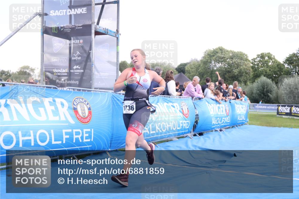 25.08.2024 - Elbe Triathlon Hamburg H.Heesch http://msf.ph/oto/6881859 25.08.2024 12:38:49 Ziel 1736 meine-sportfotos.de