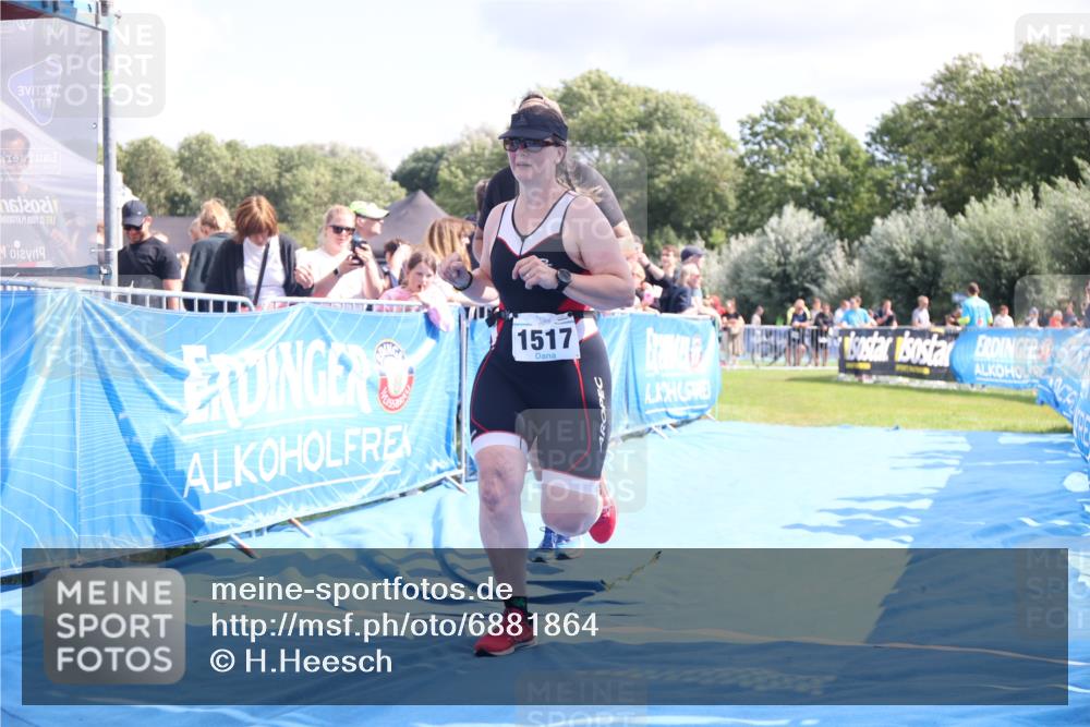 25.08.2024 - Elbe Triathlon Hamburg H.Heesch http://msf.ph/oto/6881864 25.08.2024 11:57:43 Ziel 676, 1517, 1544 meine-sportfotos.de