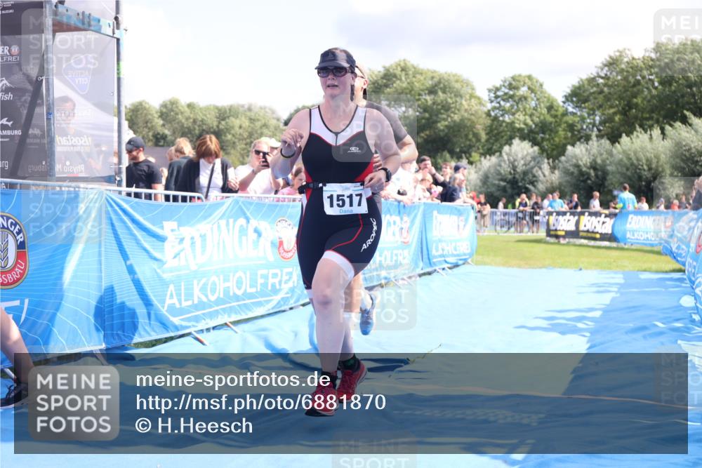 25.08.2024 - Elbe Triathlon Hamburg H.Heesch http://msf.ph/oto/6881870 25.08.2024 11:57:43 Ziel 676, 1517, 1544 meine-sportfotos.de