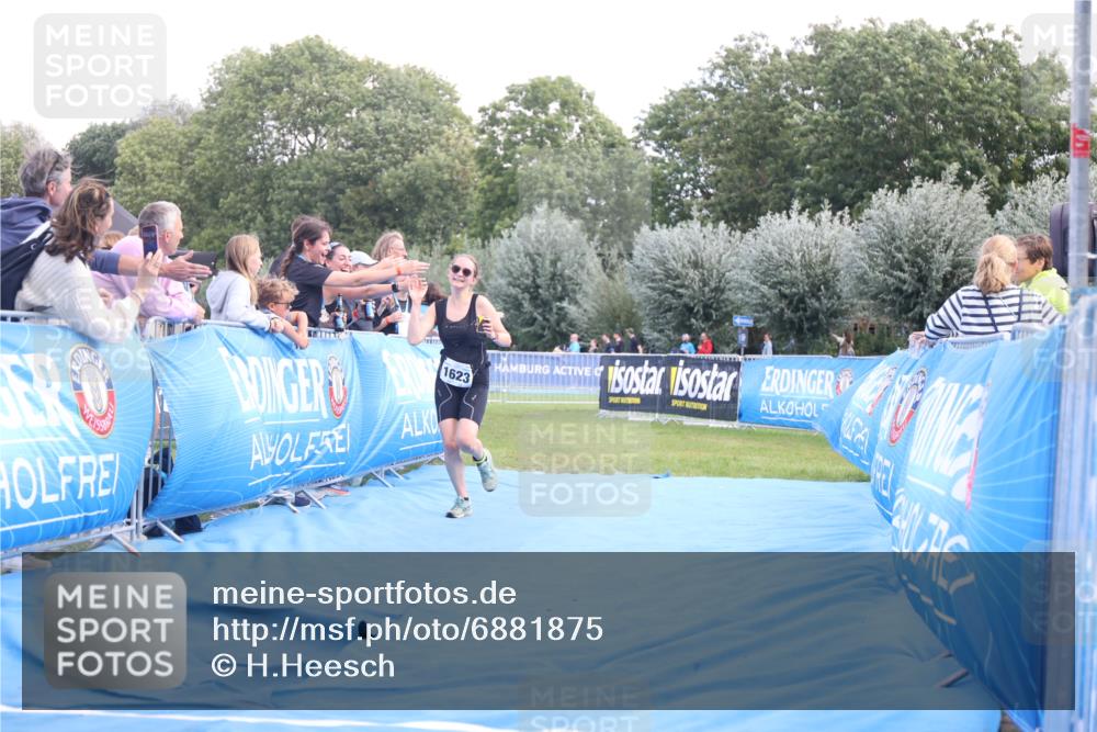 25.08.2024 - Elbe Triathlon Hamburg H.Heesch http://msf.ph/oto/6881875 25.08.2024 12:38:57 Ziel  meine-sportfotos.de