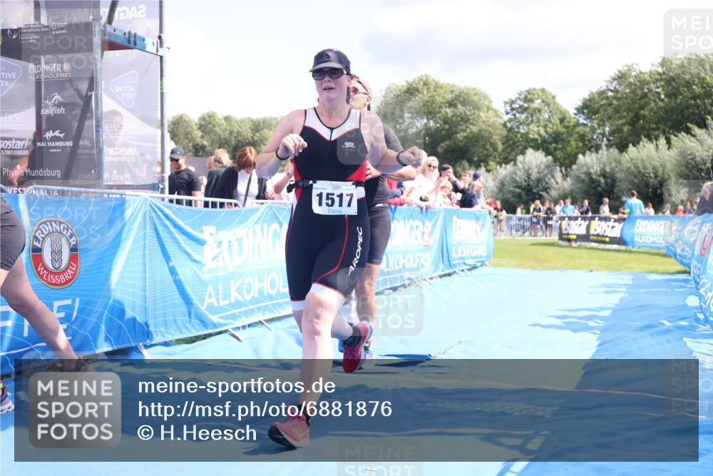 25.08.2024 - Elbe Triathlon Hamburg H.Heesch http://msf.ph/oto/6881876 25.08.2024 11:57:43 Ziel 676, 1517, 1544 meine-sportfotos.de