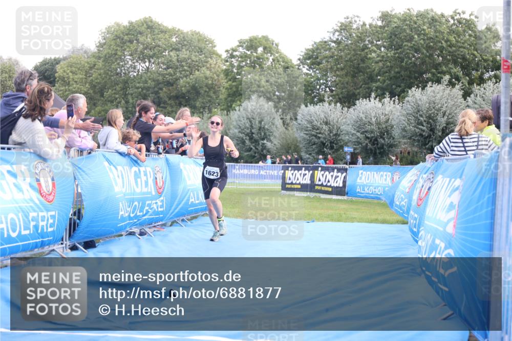 25.08.2024 - Elbe Triathlon Hamburg H.Heesch http://msf.ph/oto/6881877 25.08.2024 12:38:57 Ziel  meine-sportfotos.de