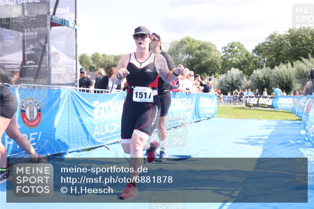 25.08.2024 - Elbe Triathlon Hamburg H.Heesch http://msf.ph/oto/6881878 25.08.2024 11:57:43 Ziel 676, 1517, 1544 meine-sportfotos.de