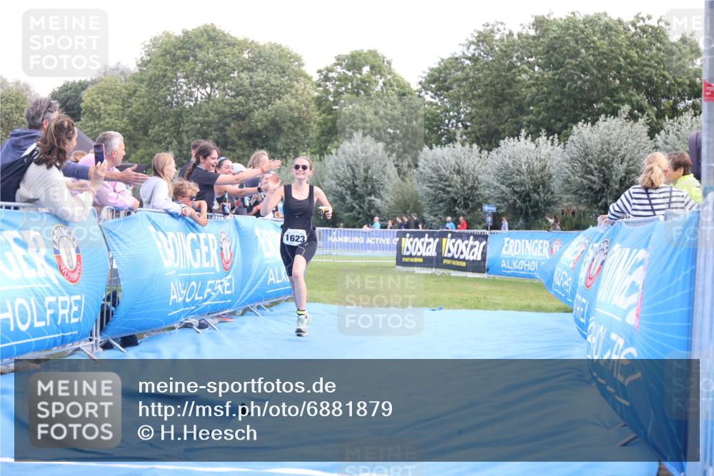 25.08.2024 - Elbe Triathlon Hamburg H.Heesch http://msf.ph/oto/6881879 25.08.2024 12:38:57 Ziel  meine-sportfotos.de