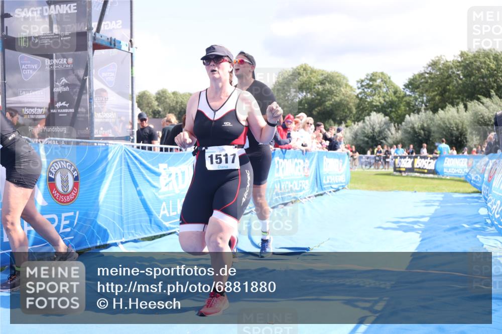25.08.2024 - Elbe Triathlon Hamburg H.Heesch http://msf.ph/oto/6881880 25.08.2024 11:57:43 Ziel 676, 1517, 1544 meine-sportfotos.de