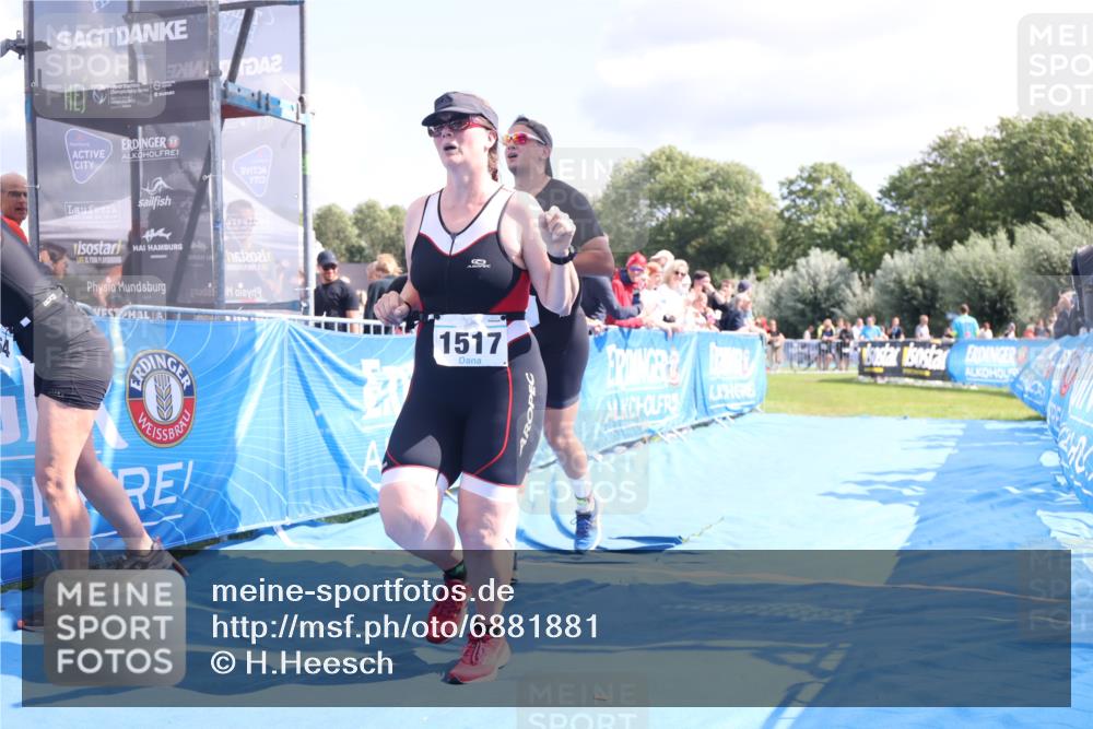 25.08.2024 - Elbe Triathlon Hamburg H.Heesch http://msf.ph/oto/6881881 25.08.2024 11:57:43 Ziel 676, 1517, 1544 meine-sportfotos.de