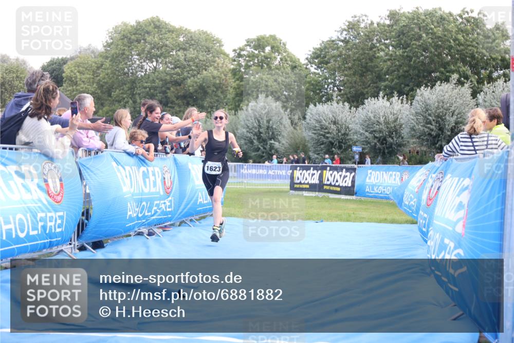 25.08.2024 - Elbe Triathlon Hamburg H.Heesch http://msf.ph/oto/6881882 25.08.2024 12:38:57 Ziel  meine-sportfotos.de