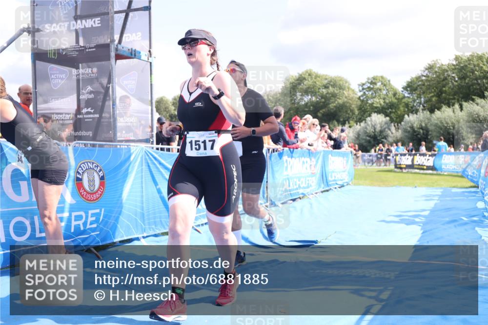 25.08.2024 - Elbe Triathlon Hamburg H.Heesch http://msf.ph/oto/6881885 25.08.2024 11:57:43 Ziel 676, 1517, 1544 meine-sportfotos.de
