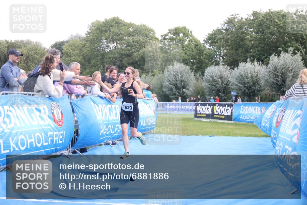 25.08.2024 - Elbe Triathlon Hamburg H.Heesch http://msf.ph/oto/6881886 25.08.2024 12:38:57 Ziel  meine-sportfotos.de