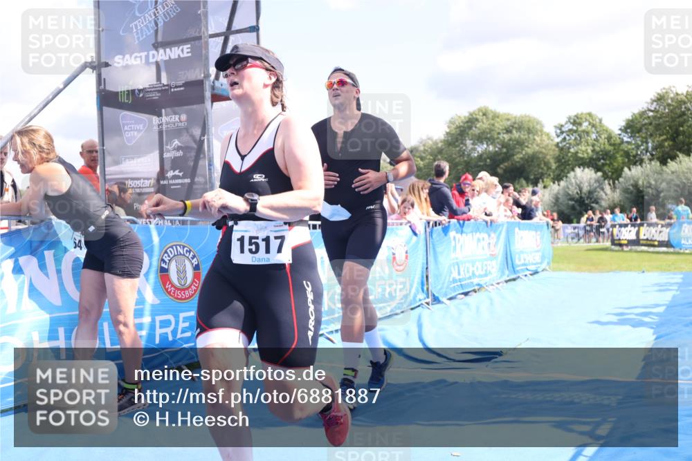 25.08.2024 - Elbe Triathlon Hamburg H.Heesch http://msf.ph/oto/6881887 25.08.2024 11:57:43 Ziel 676, 1517, 1544 meine-sportfotos.de
