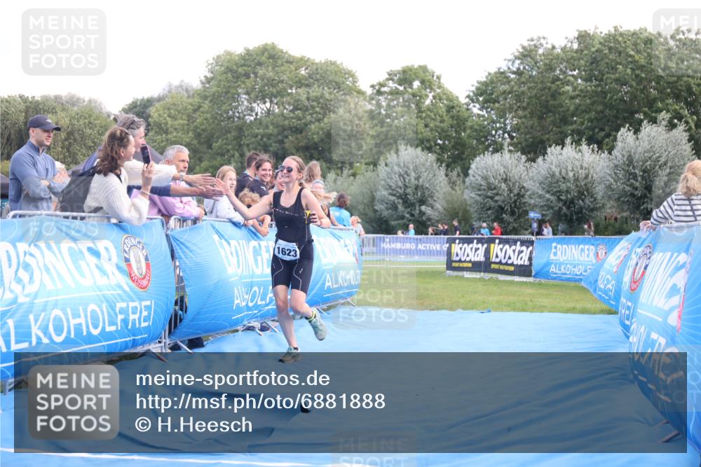 25.08.2024 - Elbe Triathlon Hamburg H.Heesch http://msf.ph/oto/6881888 25.08.2024 12:38:57 Ziel  meine-sportfotos.de
