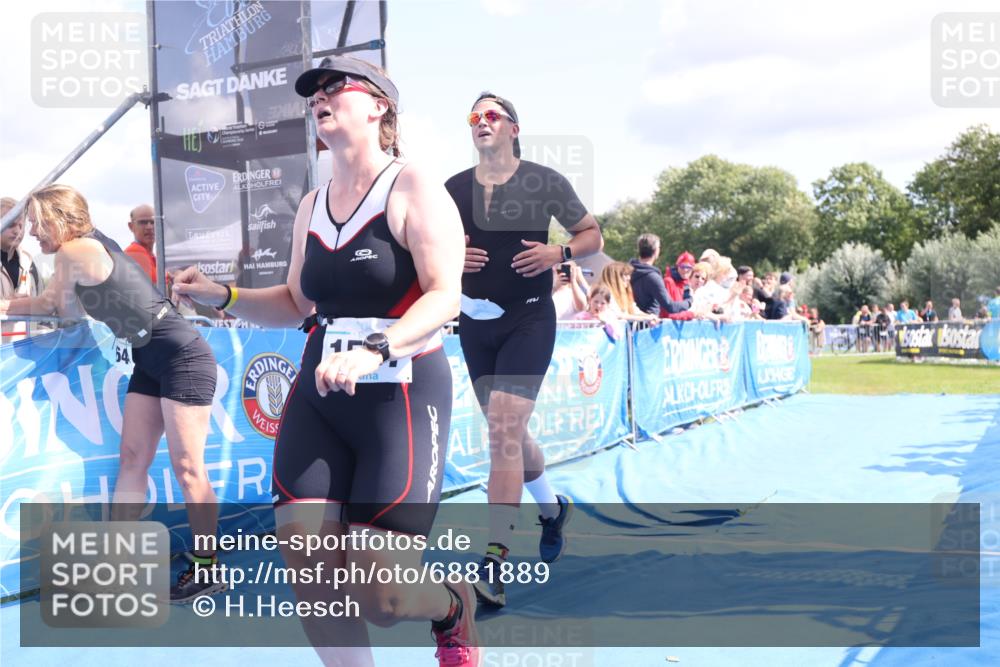 25.08.2024 - Elbe Triathlon Hamburg H.Heesch http://msf.ph/oto/6881889 25.08.2024 11:57:43 Ziel 676, 1517, 1544 meine-sportfotos.de
