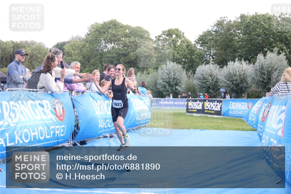 25.08.2024 - Elbe Triathlon Hamburg H.Heesch http://msf.ph/oto/6881890 25.08.2024 12:38:57 Ziel  meine-sportfotos.de