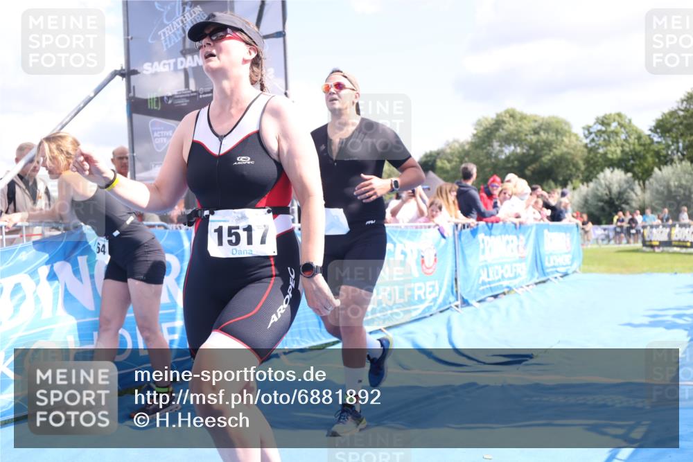 25.08.2024 - Elbe Triathlon Hamburg H.Heesch http://msf.ph/oto/6881892 25.08.2024 11:57:44 Ziel 676, 1517, 1544 meine-sportfotos.de