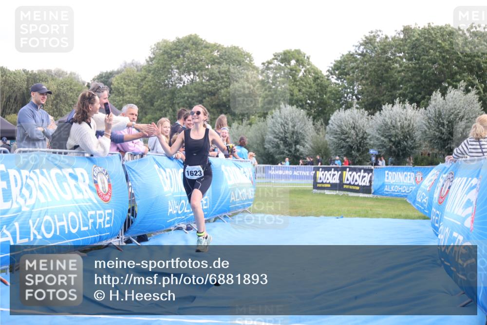 25.08.2024 - Elbe Triathlon Hamburg H.Heesch http://msf.ph/oto/6881893 25.08.2024 12:38:57 Ziel  meine-sportfotos.de