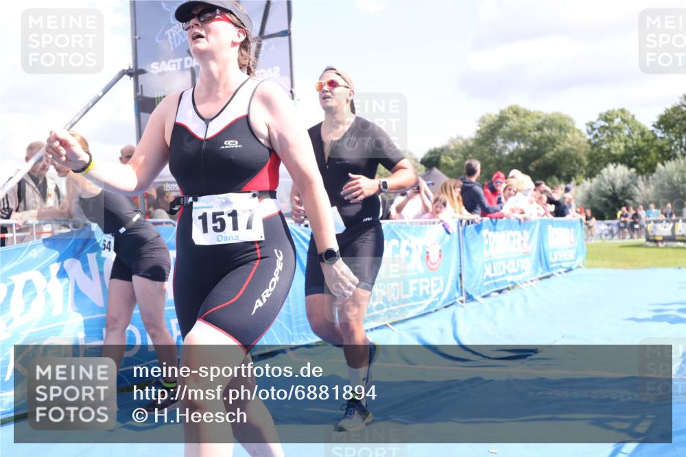 25.08.2024 - Elbe Triathlon Hamburg H.Heesch http://msf.ph/oto/6881894 25.08.2024 11:57:44 Ziel 676, 1517, 1544 meine-sportfotos.de