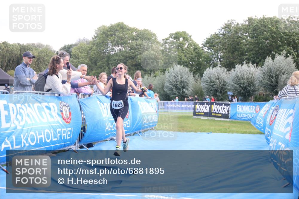 25.08.2024 - Elbe Triathlon Hamburg H.Heesch http://msf.ph/oto/6881895 25.08.2024 12:38:57 Ziel  meine-sportfotos.de