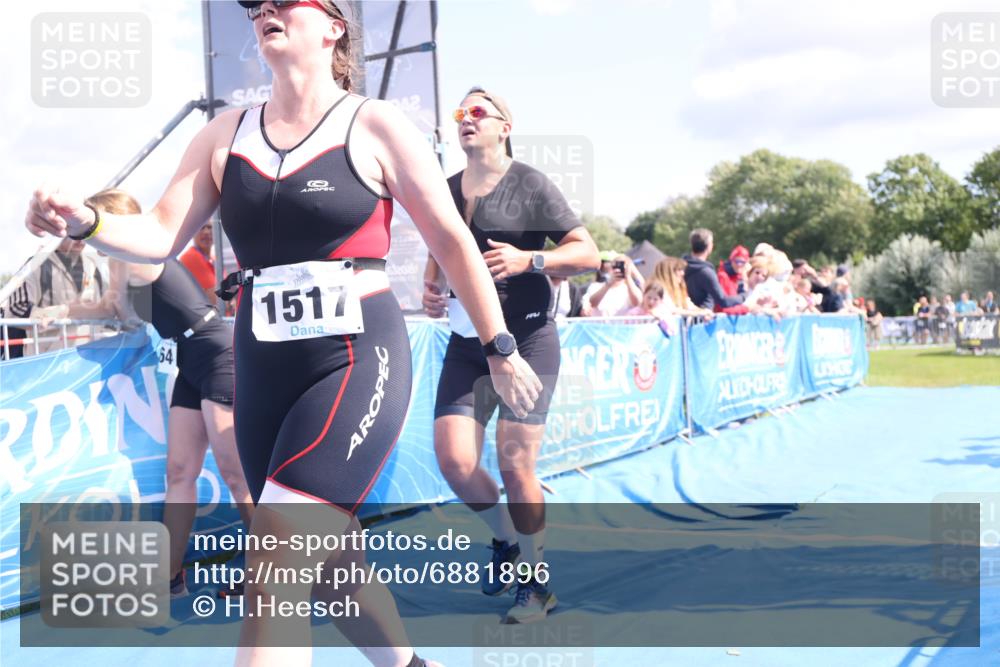 25.08.2024 - Elbe Triathlon Hamburg H.Heesch http://msf.ph/oto/6881896 25.08.2024 11:57:44 Ziel 676, 1517, 1544 meine-sportfotos.de