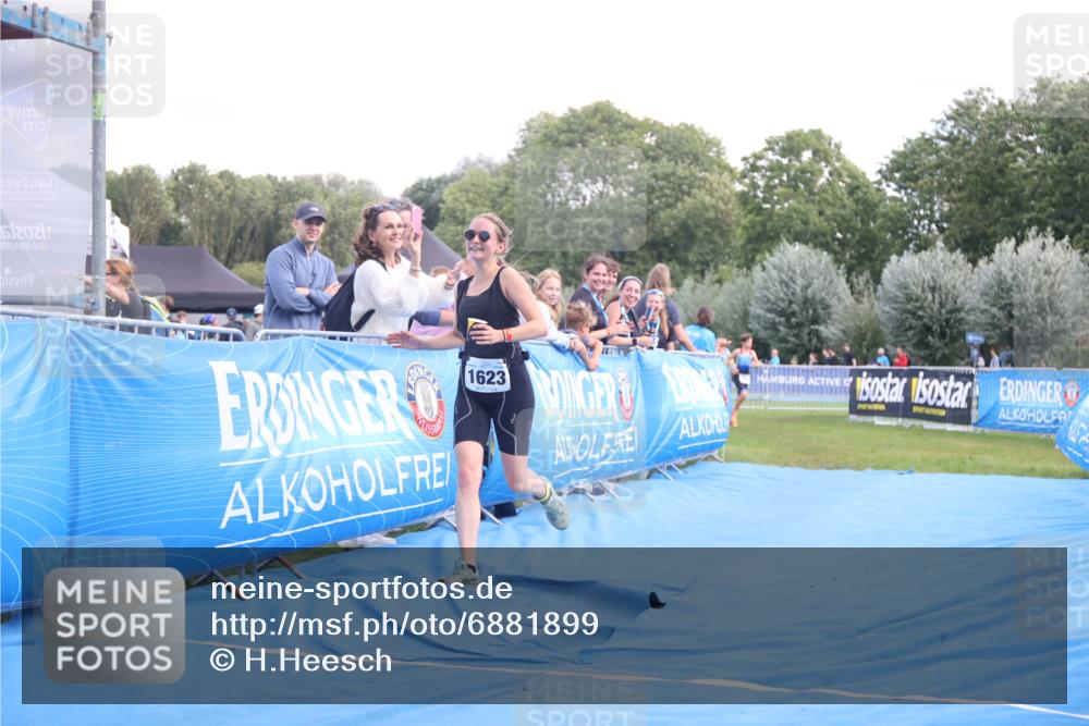 25.08.2024 - Elbe Triathlon Hamburg H.Heesch http://msf.ph/oto/6881899 25.08.2024 12:38:58 Ziel  meine-sportfotos.de